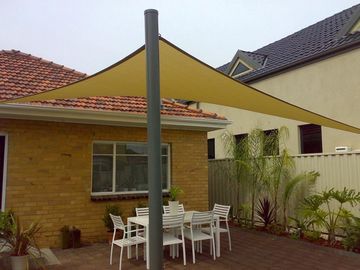 UV Block Triangle Outdoor Shade Structures For Home / Public Outdoor Areas